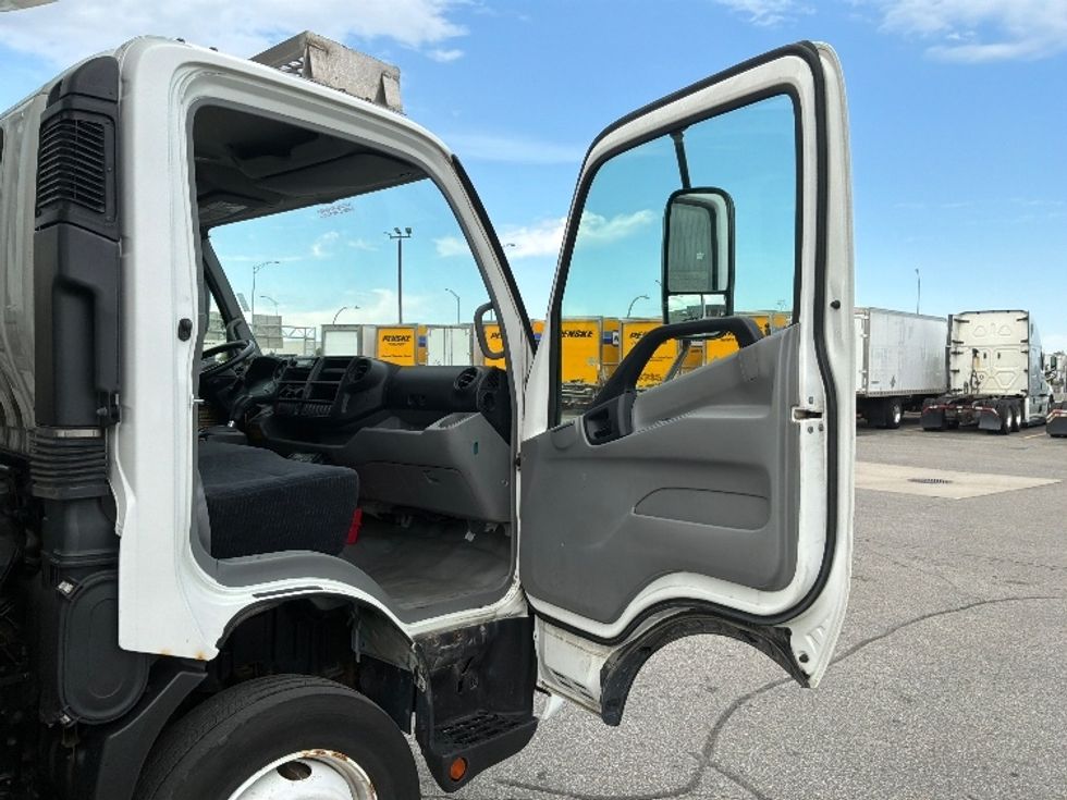 Refrigerated Truck-Light and Medium Duty Trucks-Hino-2020-195-Saint Laurent-PQ-110,053\n\t\tkm-$ 64,000 - Image 20