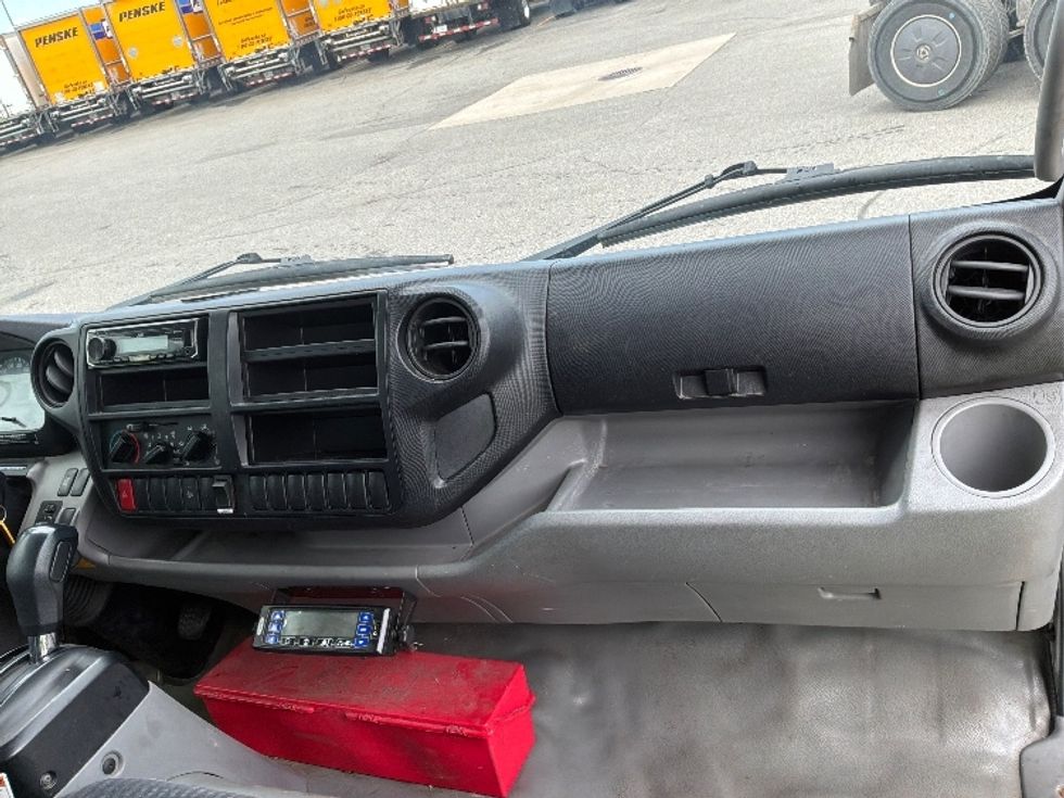 Refrigerated Truck-Light and Medium Duty Trucks-Hino-2020-195-Saint Laurent-PQ-110,053\n\t\tkm-$ 64,000 - Image 21