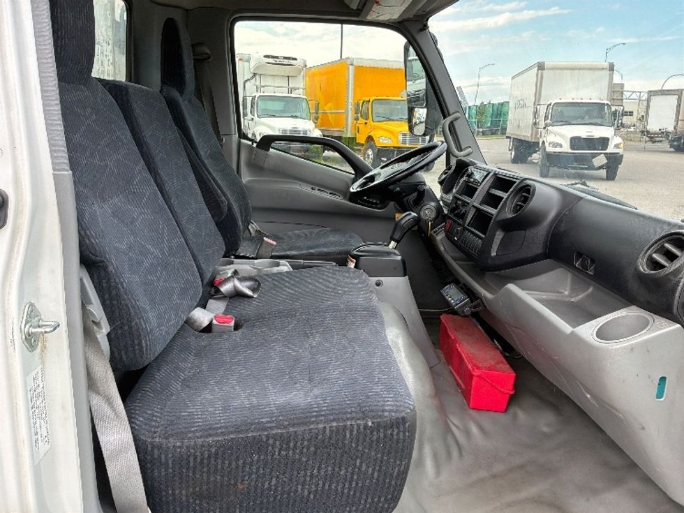 Refrigerated Truck-Light and Medium Duty Trucks-Hino-2020-195-Saint Laurent-PQ-110,053\n\t\tkm-$ 64,000 - Image 22