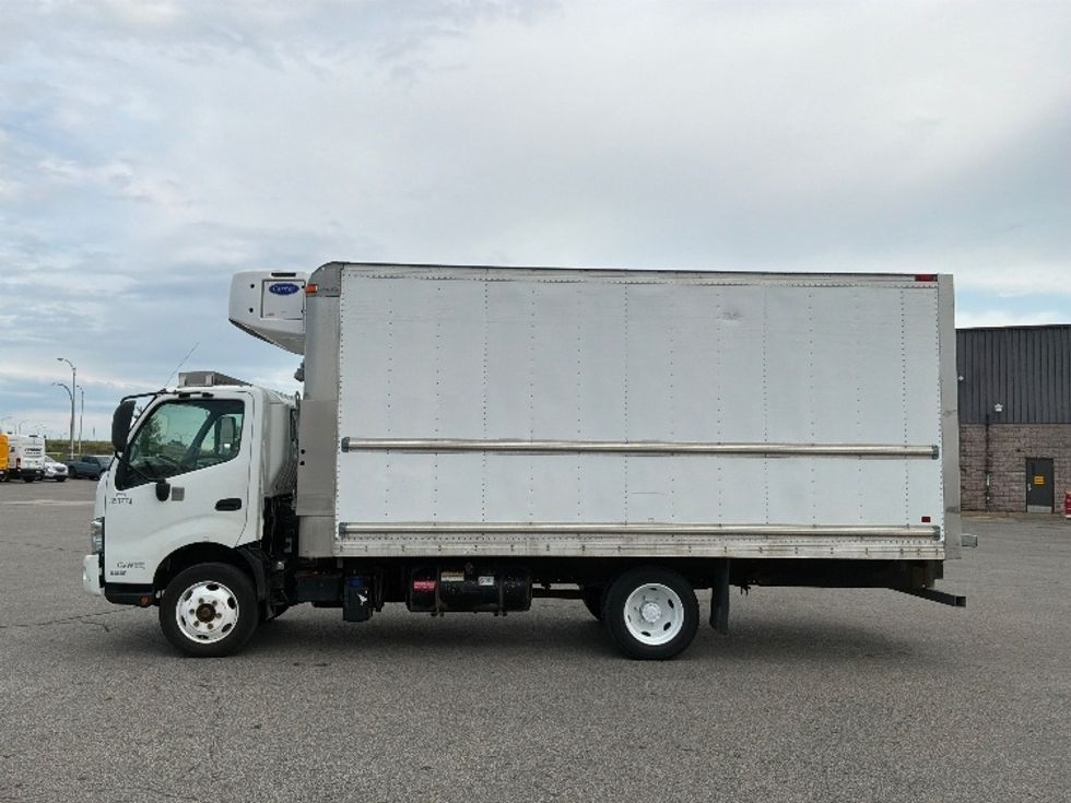 Refrigerated Truck-Light and Medium Duty Trucks-Hino-2020-195-Saint Laurent-PQ-110,053\n\t\tkm-$ 64,000 - Image 4