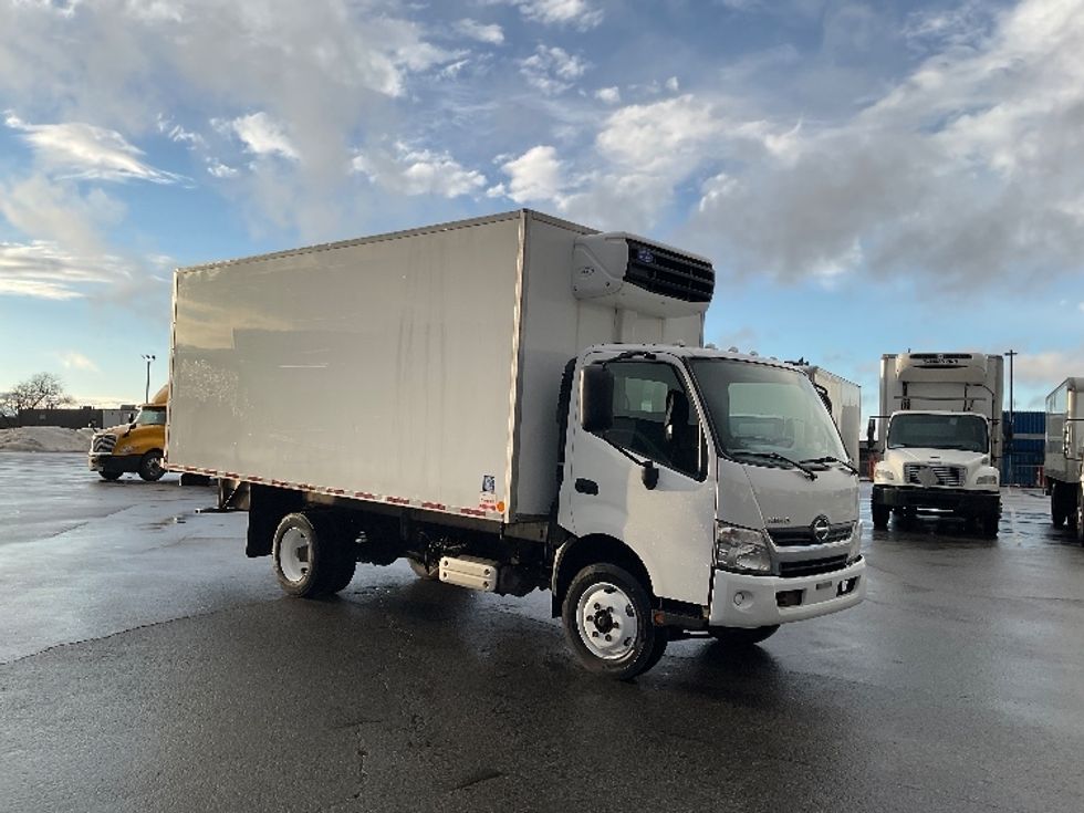 Refrigerated Truck-Light and Medium Duty Trucks-Hino-2020-195-Saint Laurent-PQ-190,559\n\t\tkm-$ 70,250 - Image 1