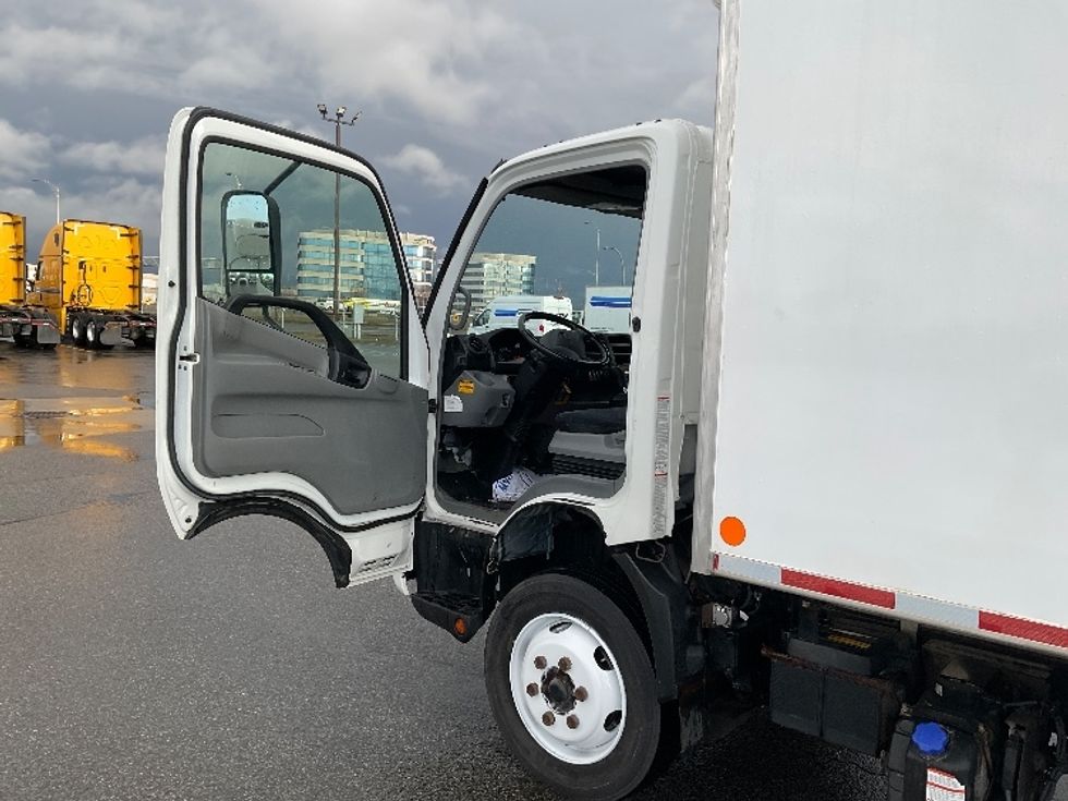 Refrigerated Truck-Light and Medium Duty Trucks-Hino-2020-195-Saint Laurent-PQ-190,559\n\t\tkm-$ 70,250 - Image 15