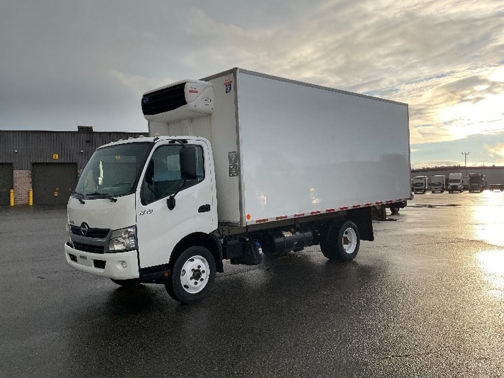 Refrigerated Truck-Light and Medium Duty Trucks-Hino-2020-195-Saint Laurent-PQ-190,559\n\t\tkm-$ 70,250 - Image 3