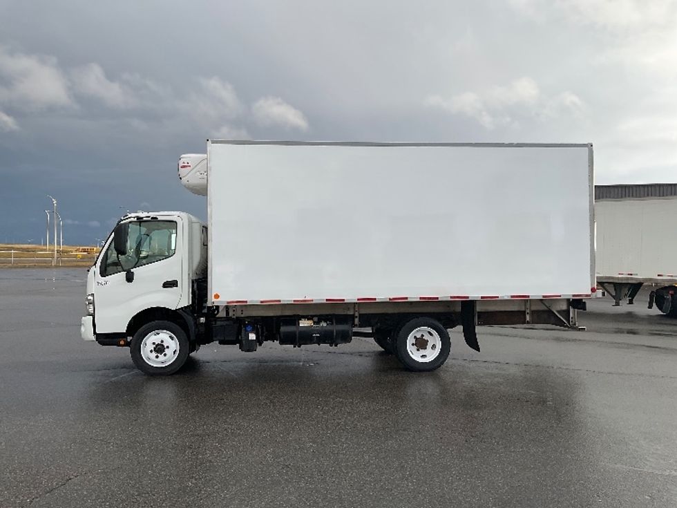 Refrigerated Truck-Light and Medium Duty Trucks-Hino-2020-195-Saint Laurent-PQ-190,559\n\t\tkm-$ 70,250 - Image 4