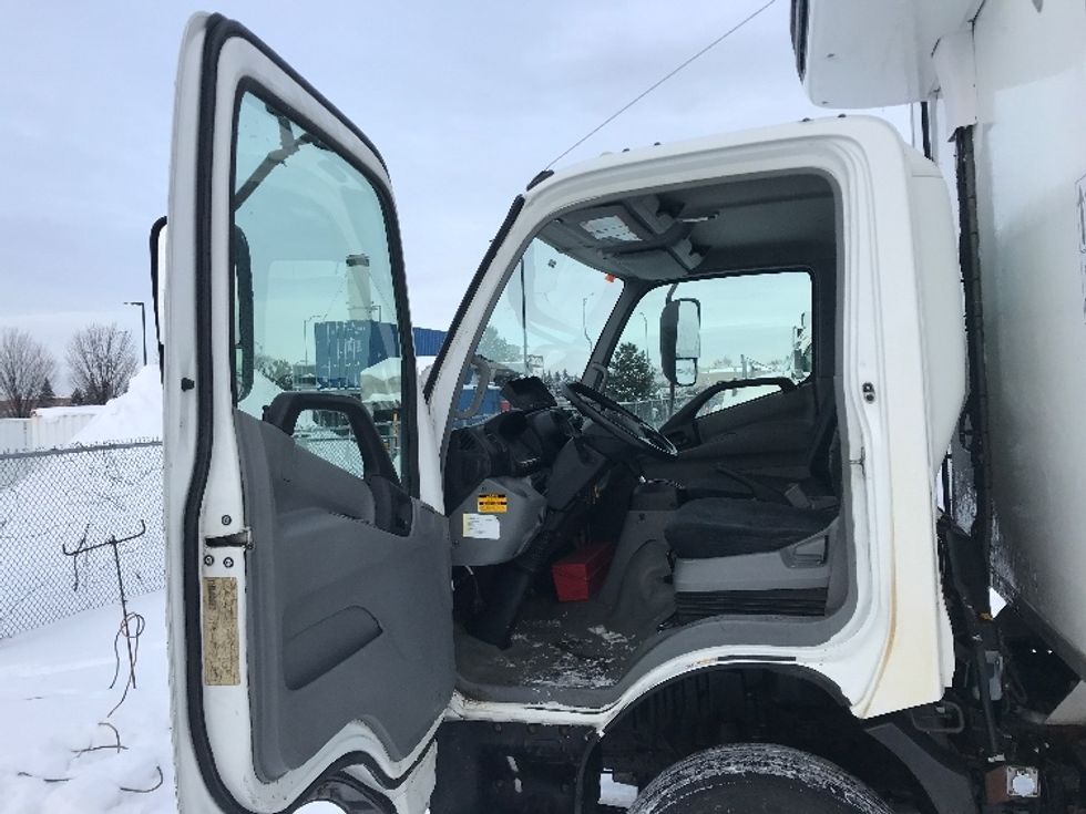 Refrigerated Truck-Light and Medium Duty Trucks-Hino-2020-195-Saint Laurent-PQ-206,713\n\t\tkm-$ 68,750 - Image 15