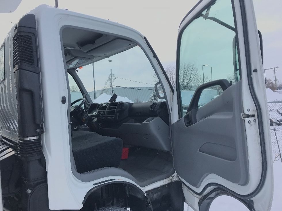 Refrigerated Truck-Light and Medium Duty Trucks-Hino-2020-195-Saint Laurent-PQ-206,713\n\t\tkm-$ 68,750 - Image 19