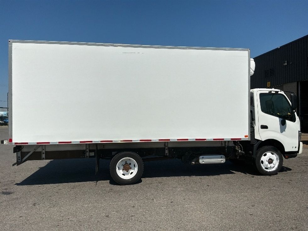 Refrigerated Truck-Light and Medium Duty Trucks-Hino-2020-195-Ste-Foy-PQ-211,132\n\t\tkm-$ 57,250 - Image 13