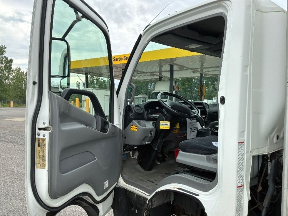 Refrigerated Truck-Light and Medium Duty Trucks-Hino-2020-195-Ste-Foy-PQ-211,132\n\t\tkm-$ 57,250 - Image 14