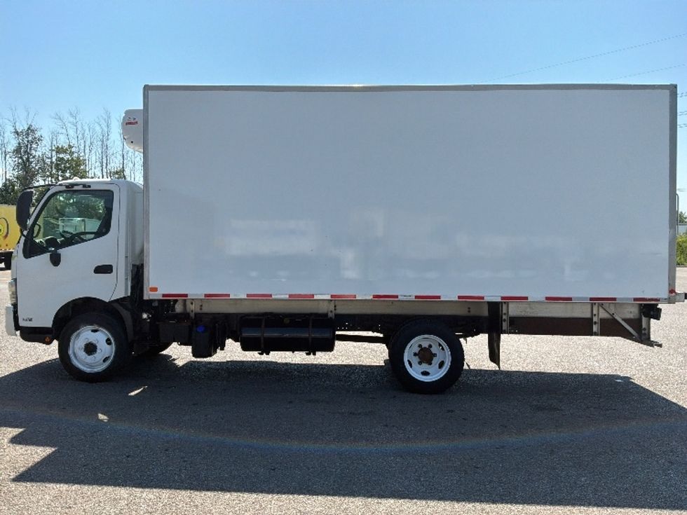 Refrigerated Truck-Light and Medium Duty Trucks-Hino-2020-195-Ste-Foy-PQ-211,132\n\t\tkm-$ 57,250 - Image 3