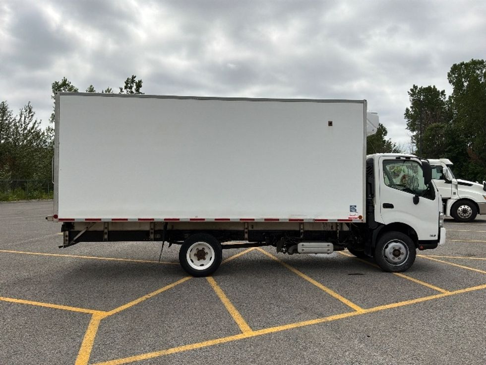 Refrigerated Truck-Light and Medium Duty Trucks-Hino-2020-195-Ste-Foy-PQ-271,742\n\t\tkm-$ 44,000 - Image 15
