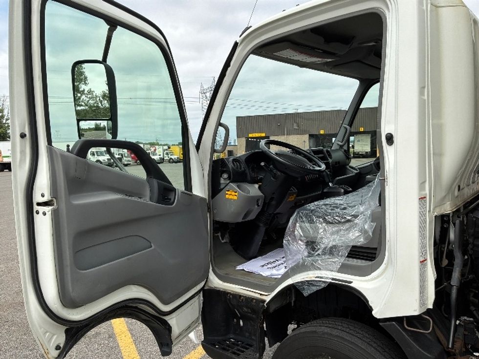 Refrigerated Truck-Light and Medium Duty Trucks-Hino-2020-195-Ste-Foy-PQ-271,742\n\t\tkm-$ 44,000 - Image 16