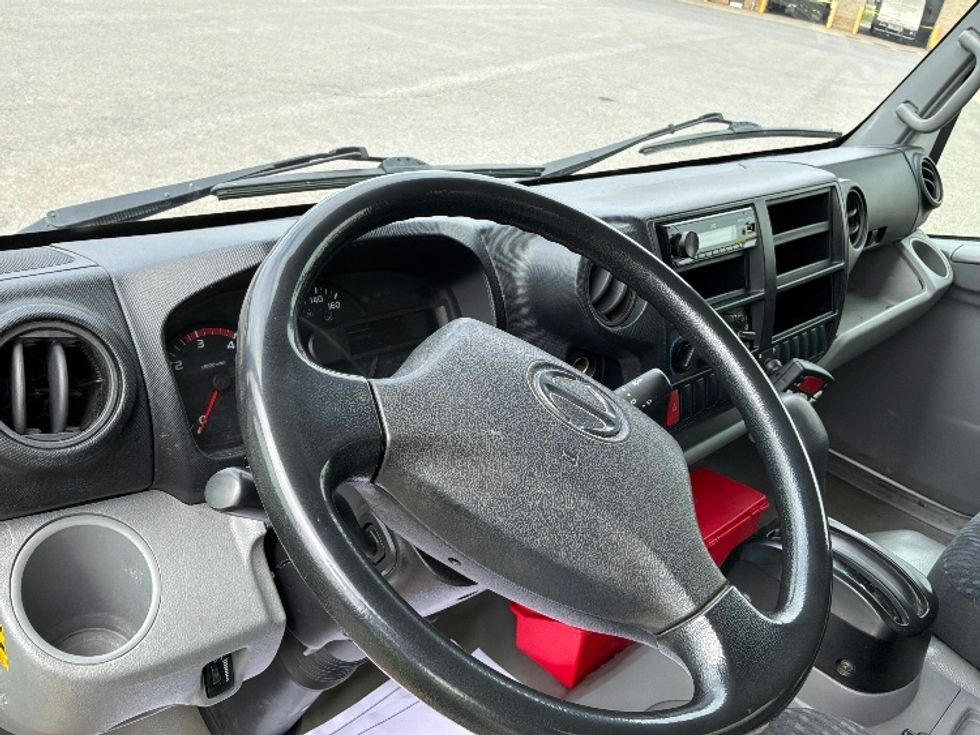 Refrigerated Truck-Light and Medium Duty Trucks-Hino-2020-195-Ste-Foy-PQ-271,742\n\t\tkm-$ 44,000 - Image 17