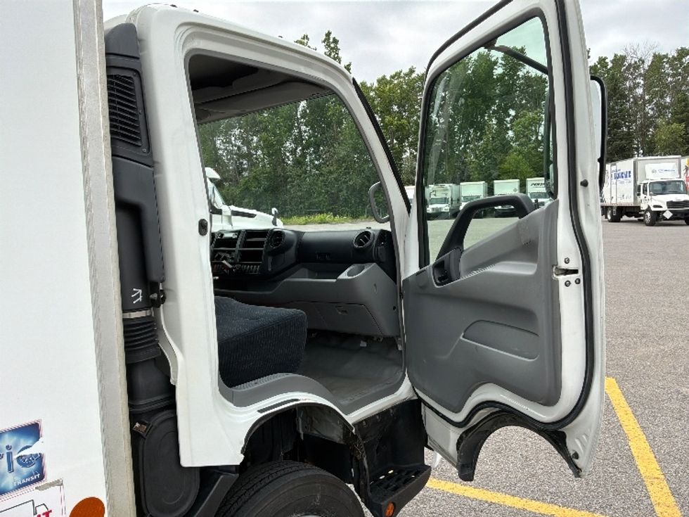 Refrigerated Truck-Light and Medium Duty Trucks-Hino-2020-195-Ste-Foy-PQ-271,742\n\t\tkm-$ 44,000 - Image 20