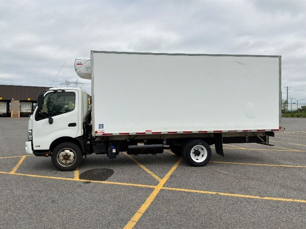 Refrigerated Truck-Light and Medium Duty Trucks-Hino-2020-195-Ste-Foy-PQ-271,742\n\t\tkm-$ 44,000 - Image 4