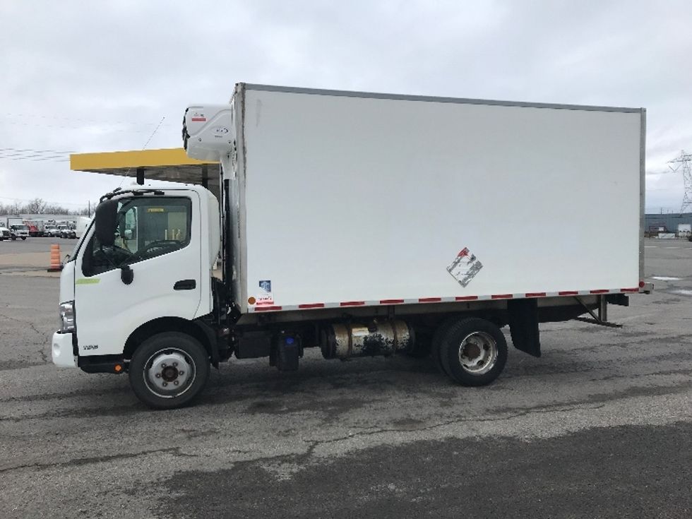 Refrigerated Truck-Light and Medium Duty Trucks-Hino-2020-195-Ste-Foy-PQ-275,346\n\t\tkm-$ 58,000 - Image 4