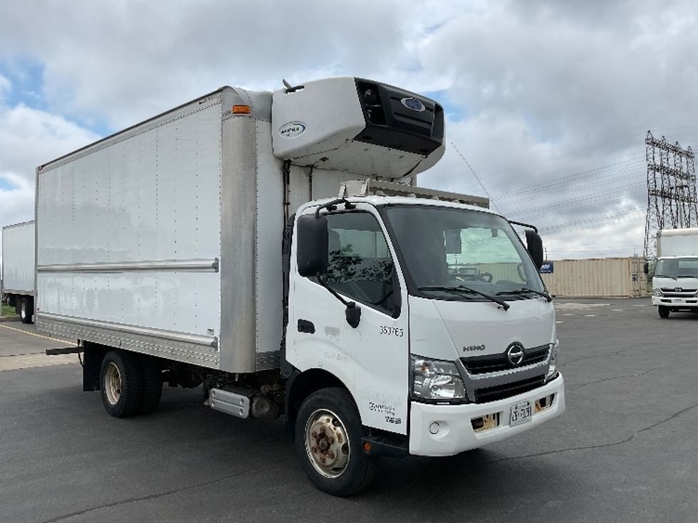 Refrigerated Truck-Light and Medium Duty Trucks-Hino-2020-195-Stoney Creek-ON-223,571\n\t\tkm-$ 50,750 - Image 1