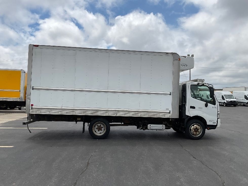Refrigerated Truck-Light and Medium Duty Trucks-Hino-2020-195-Stoney Creek-ON-223,571\n\t\tkm-$ 50,750 - Image 15