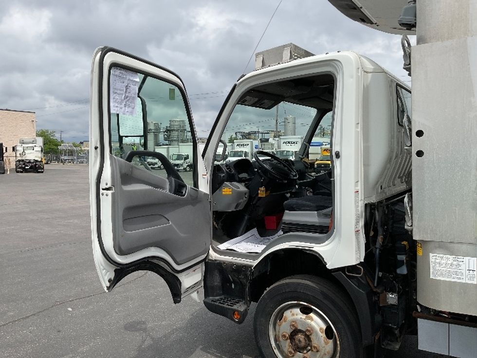 Refrigerated Truck-Light and Medium Duty Trucks-Hino-2020-195-Stoney Creek-ON-223,571\n\t\tkm-$ 50,750 - Image 16