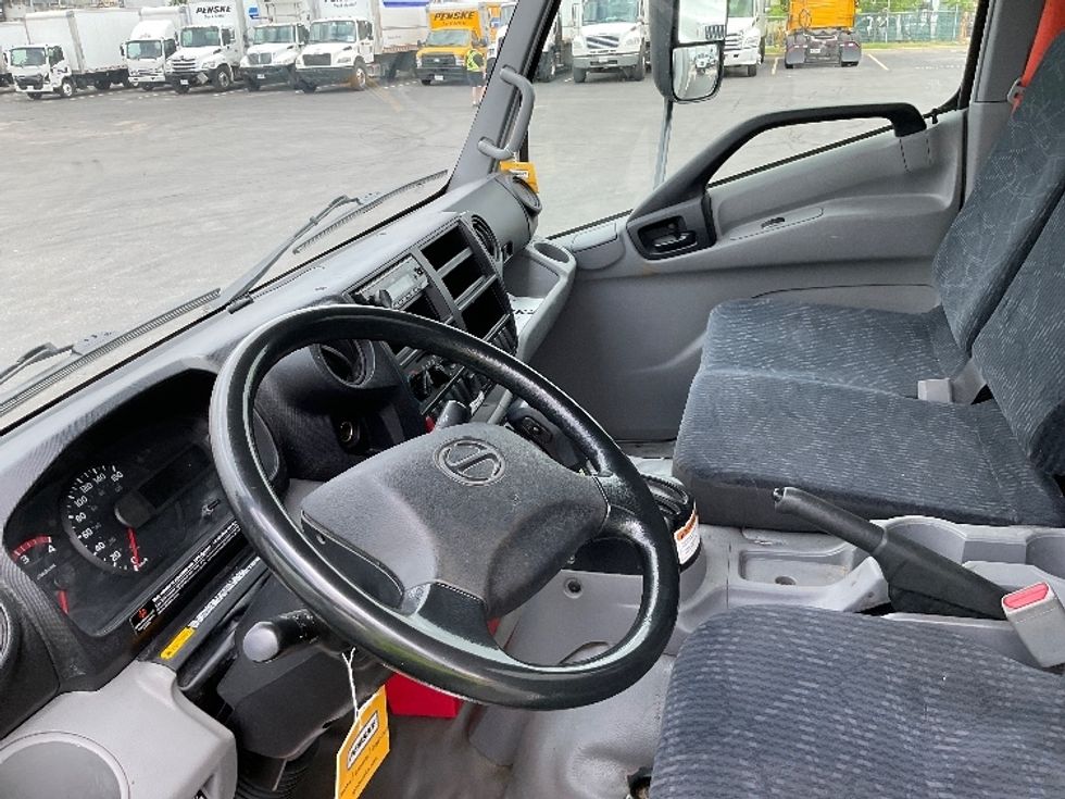 Refrigerated Truck-Light and Medium Duty Trucks-Hino-2020-195-Stoney Creek-ON-223,571\n\t\tkm-$ 50,750 - Image 17