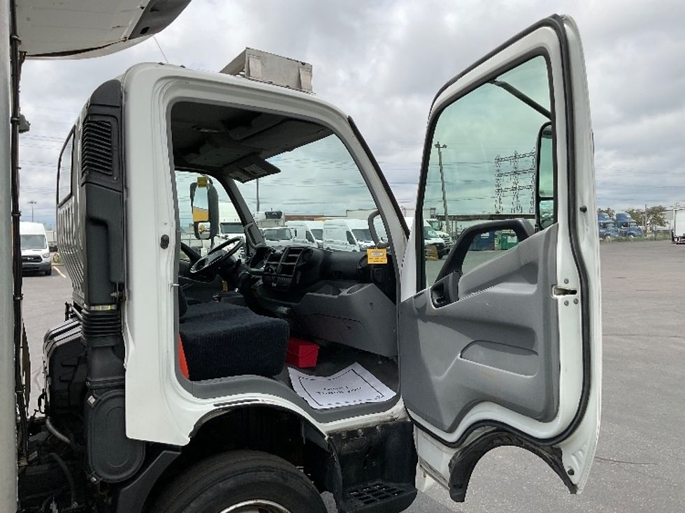 Refrigerated Truck-Light and Medium Duty Trucks-Hino-2020-195-Stoney Creek-ON-223,571\n\t\tkm-$ 50,750 - Image 20