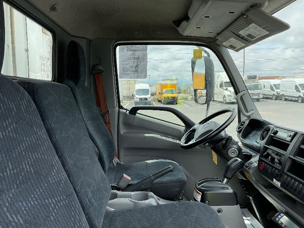 Refrigerated Truck-Light and Medium Duty Trucks-Hino-2020-195-Stoney Creek-ON-223,571\n\t\tkm-$ 50,750 - Image 22
