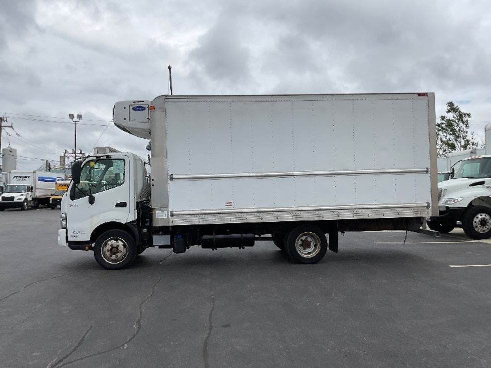 Refrigerated Truck-Light and Medium Duty Trucks-Hino-2020-195-Stoney Creek-ON-223,571\n\t\tkm-$ 50,750 - Image 4
