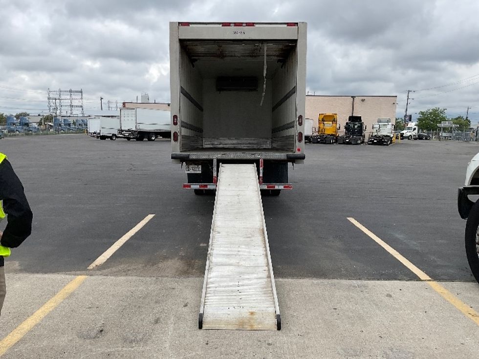 Refrigerated Truck-Light and Medium Duty Trucks-Hino-2020-195-Stoney Creek-ON-223,571\n\t\tkm-$ 50,750 - Image 9