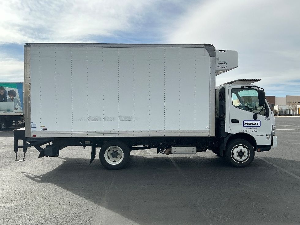 Refrigerated Truck-Light and Medium Duty Trucks-Hino-2020-195-Torrance-CA-140,592\n\t\tmiles-$ 48,000 - Image 15