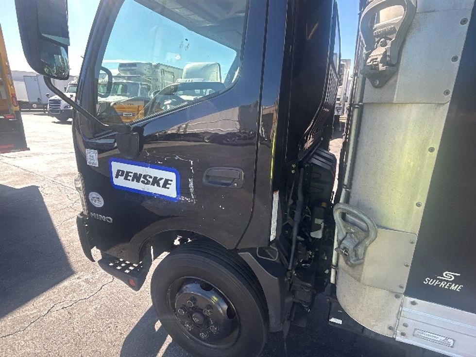 Refrigerated Truck-Light and Medium Duty Trucks-Hino-2020-195-Torrance-CA-166,071\n\t\tmiles-$ 39,500 - Image 25