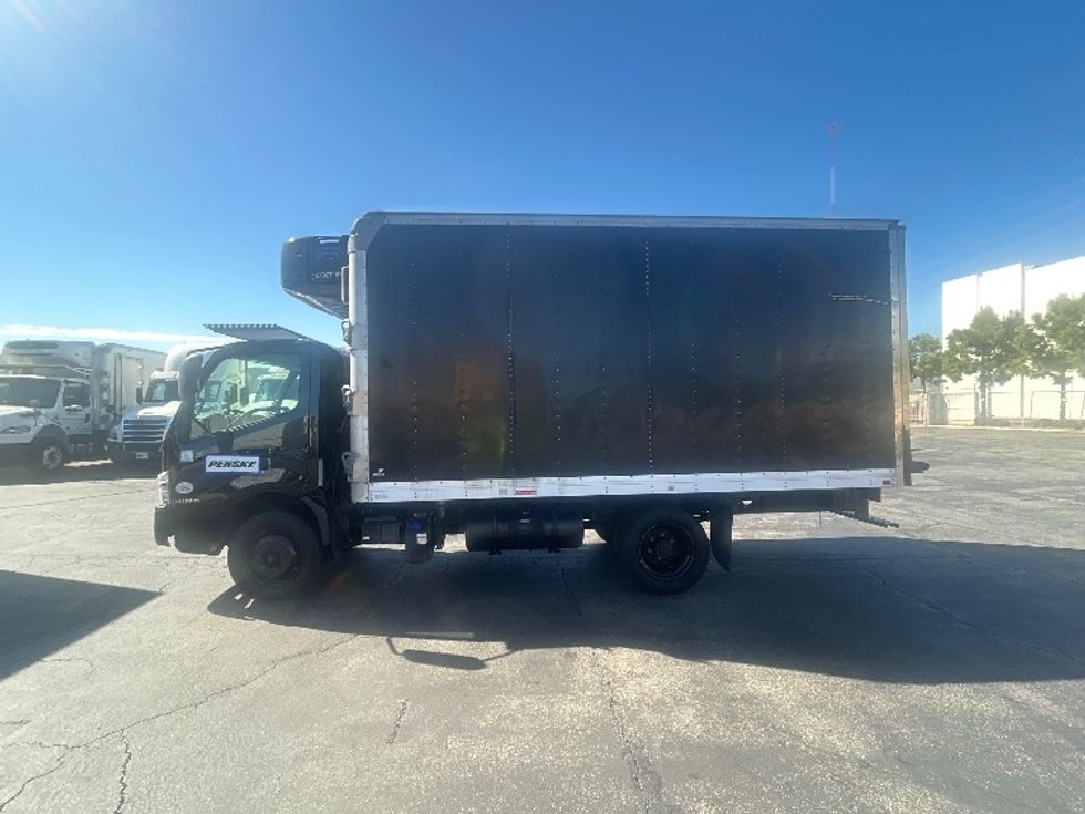 Refrigerated Truck-Light and Medium Duty Trucks-Hino-2020-195-Torrance-CA-166,071\n\t\tmiles-$ 39,500 - Image 4
