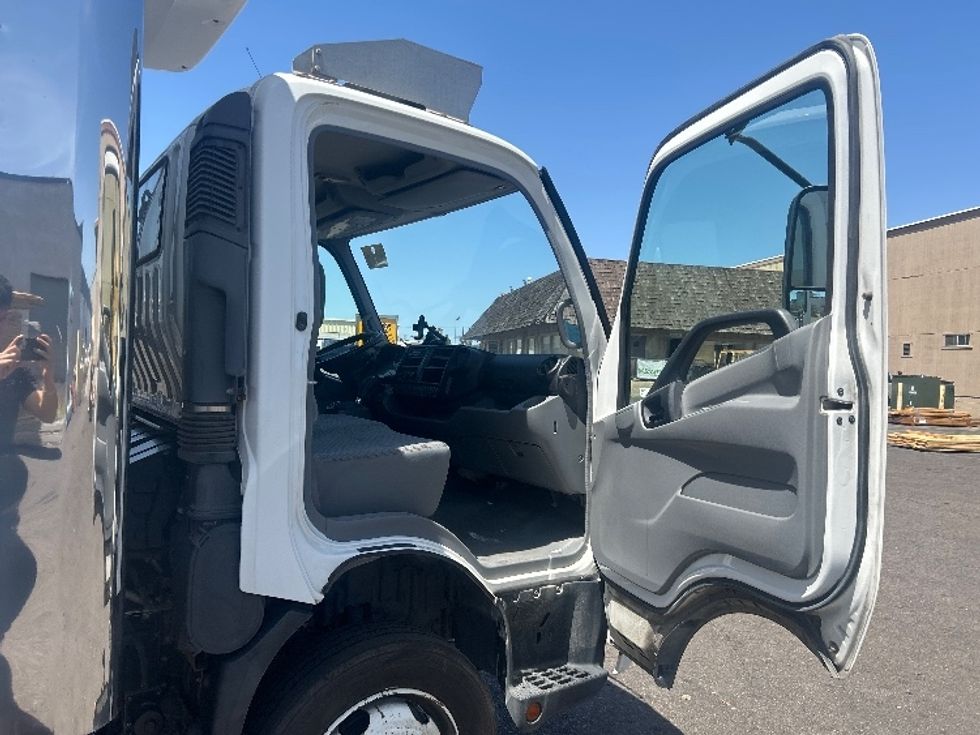 Refrigerated Truck-Light and Medium Duty Trucks-Hino-2020-195-Torrance-CA-186,813\n\t\tmiles-$ 37,500 - Image 20