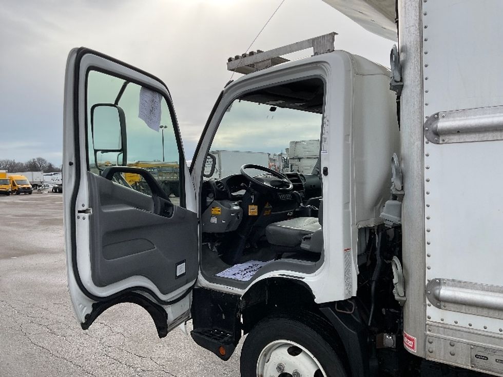Refrigerated Truck-Light and Medium Duty Trucks-Hino-2020-195-Warren-MI-116,360\n\t\tmiles-$ 54,000 - Image 16