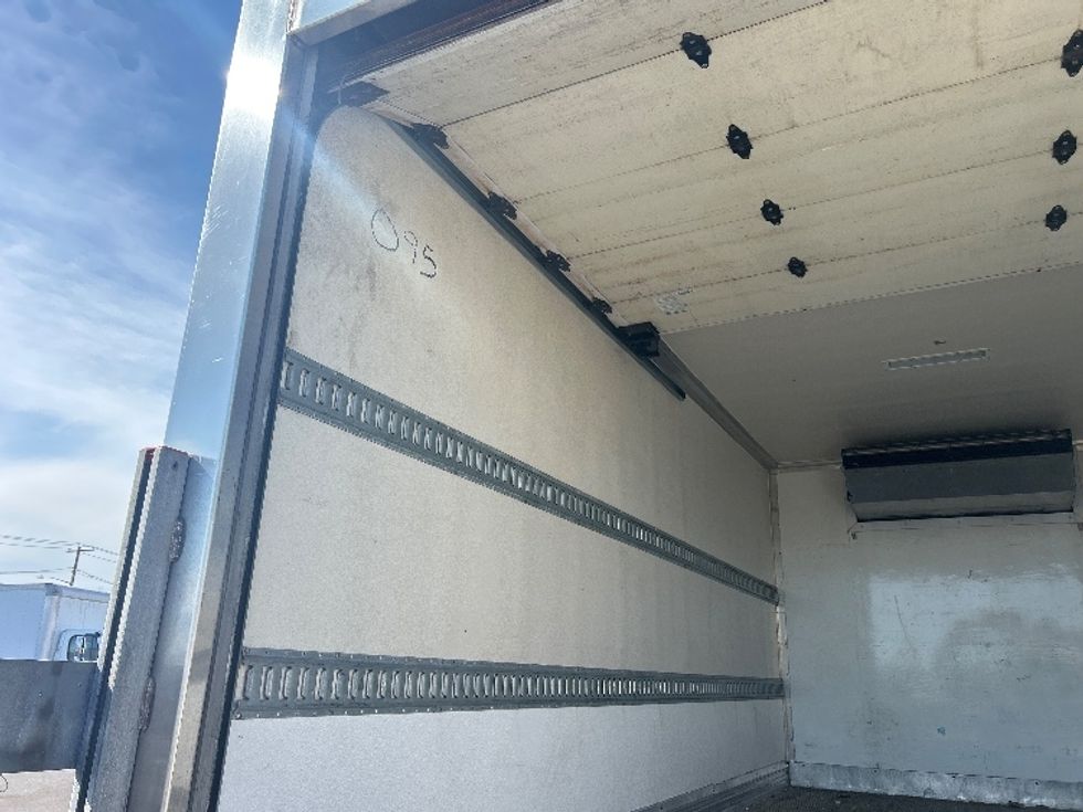 Refrigerated Truck-Light and Medium Duty Trucks-Hino-2020-195-West Babylon-NY-105,136\n\t\tmiles-$ 51,500 - Image 11