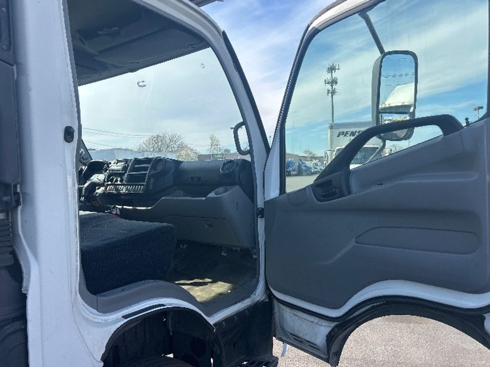 Refrigerated Truck-Light and Medium Duty Trucks-Hino-2020-195-West Babylon-NY-105,136\n\t\tmiles-$ 51,500 - Image 20