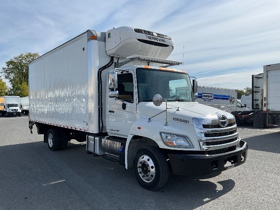 Refrigerated Truck-Light and Medium Duty Trucks-Hino-2020-258LP-Ottawa-ON-98,890\n\t\tkm-$ 89,250 - Image 1