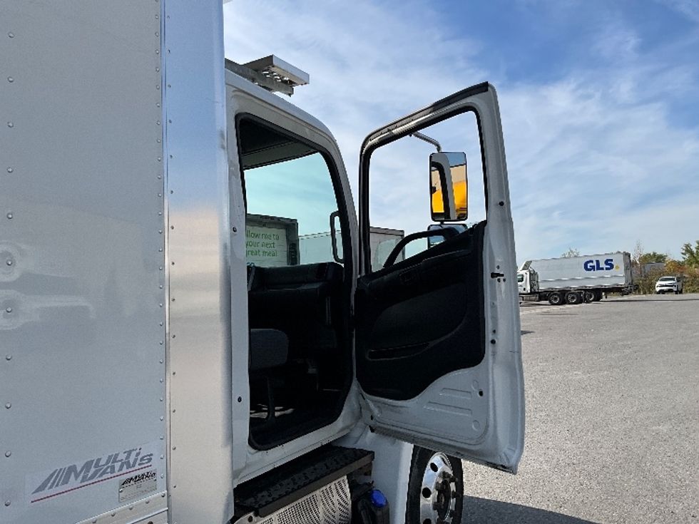 Refrigerated Truck-Light and Medium Duty Trucks-Hino-2020-258LP-Ottawa-ON-98,890\n\t\tkm-$ 89,250 - Image 19