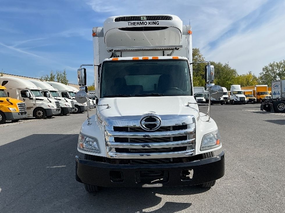 Refrigerated Truck-Light and Medium Duty Trucks-Hino-2020-258LP-Ottawa-ON-98,890\n\t\tkm-$ 89,250 - Image 2