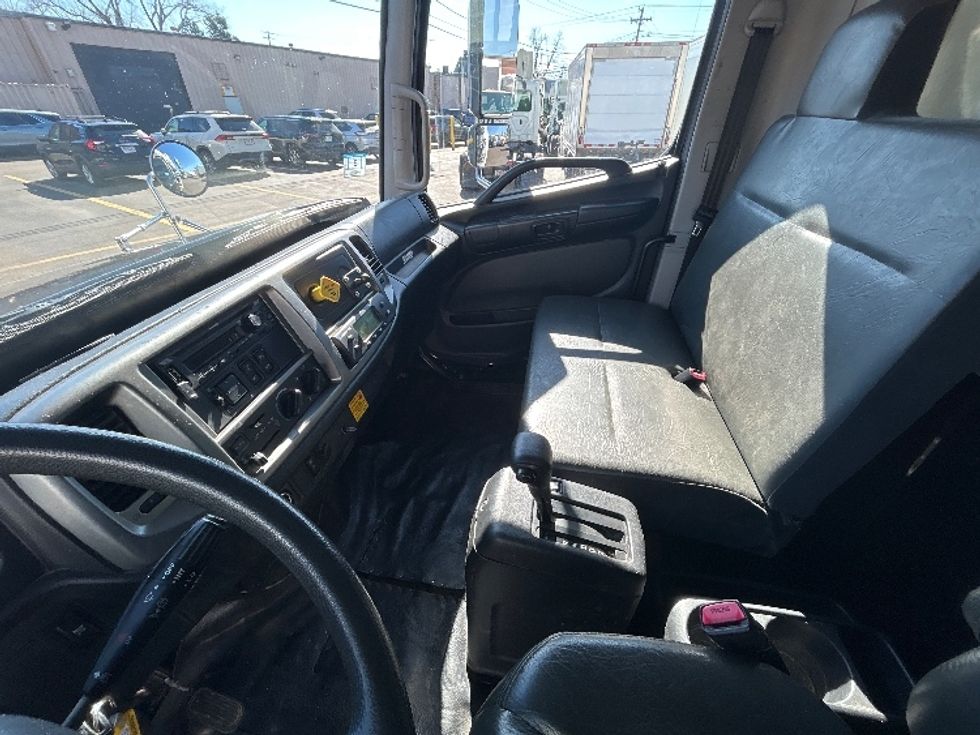 Refrigerated Truck-Light and Medium Duty Trucks-Hino-2020-268-Braintree-MA-253,466\n\t\tmiles-$ 33,250 - Image 19