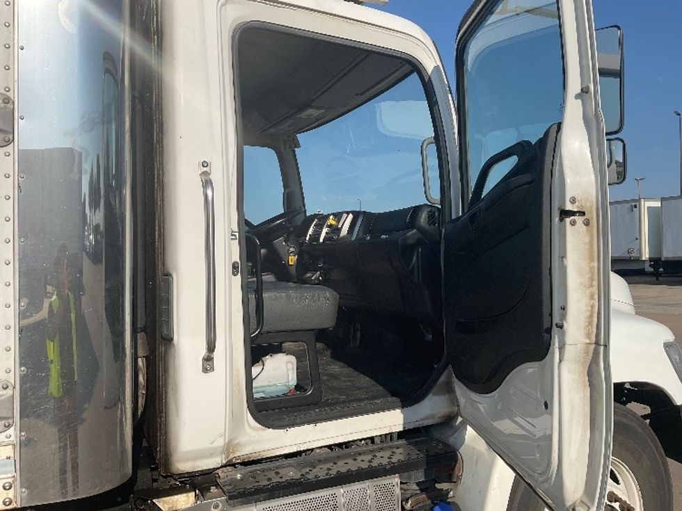Refrigerated Truck-Light and Medium Duty Trucks-Hino-2020-268-Dallas-TX-203,467\n\t\tmiles-$ 58,500 - Image 19