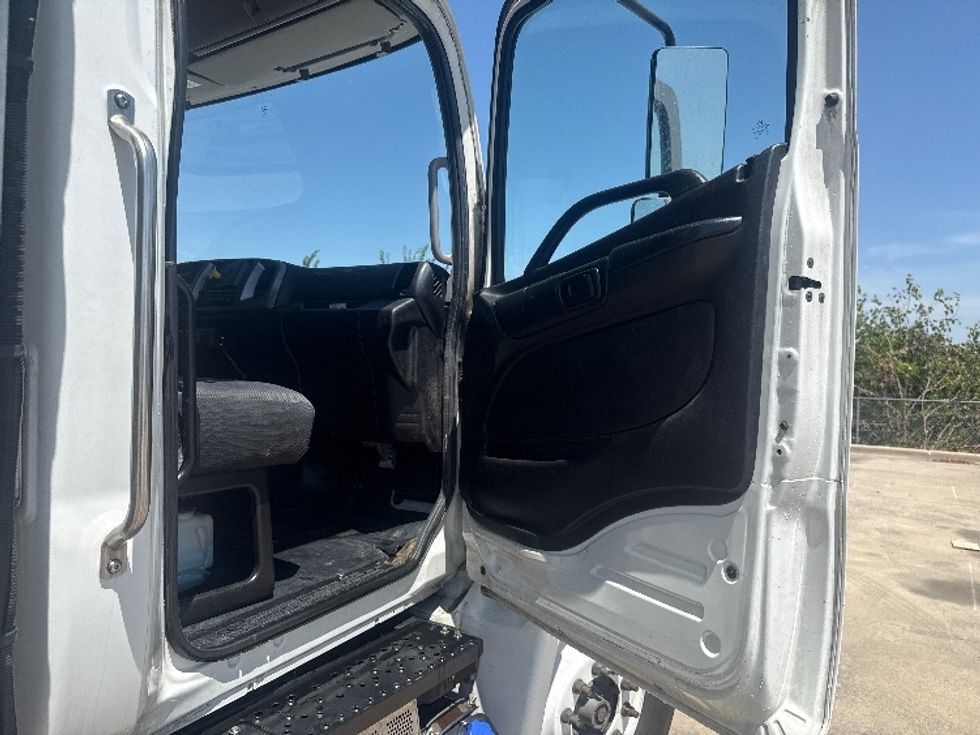 Refrigerated Truck-Light and Medium Duty Trucks-Hino-2020-268-Dallas-TX-298,348\n\t\tmiles-$ 43,000 - Image 20