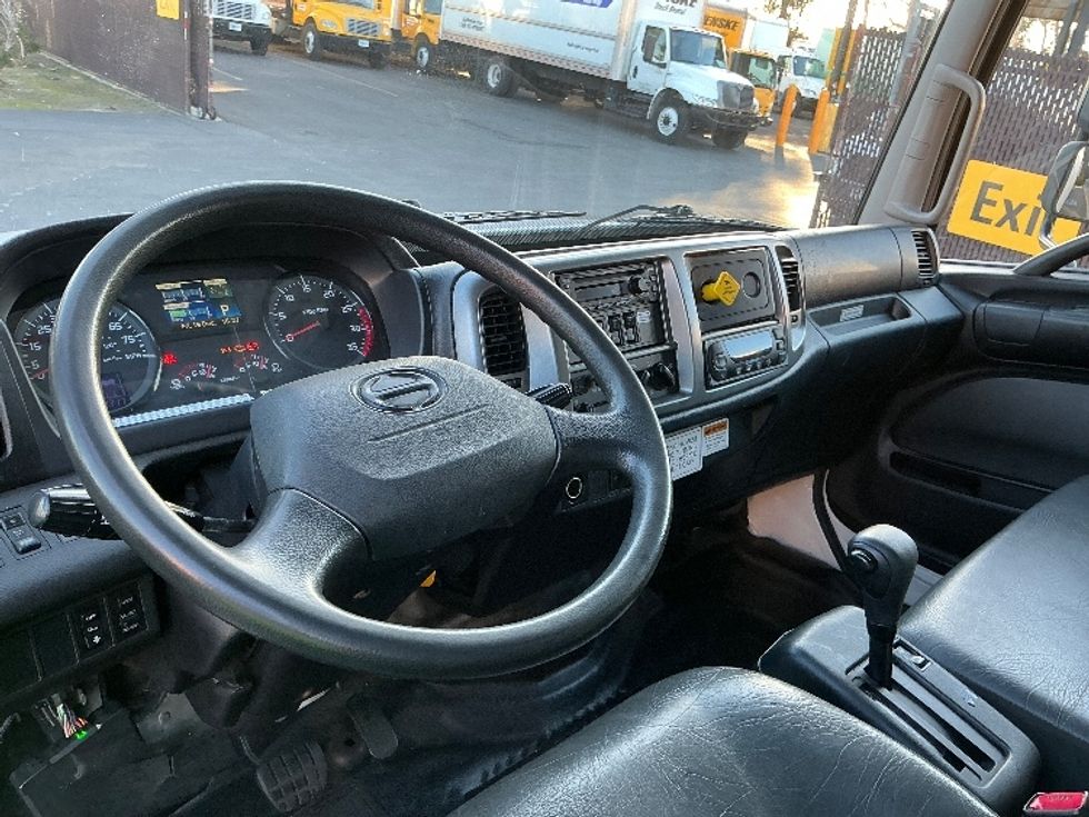 Refrigerated Truck-Light and Medium Duty Trucks-Hino-2020-268-Fontana-CA-177,402\n\t\tmiles-$ 64,750 - Image 17