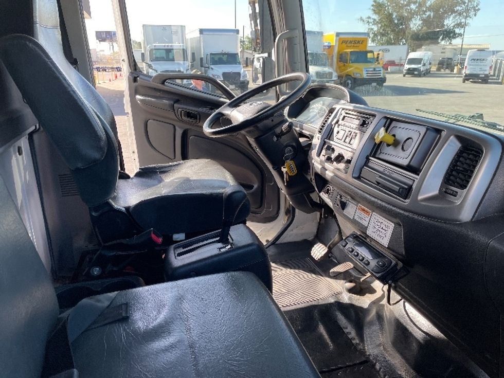 Refrigerated Truck-Light and Medium Duty Trucks-Hino-2020-268-Fresno-CA-141,911\n\t\tmiles-$ 70,250 - Image 21