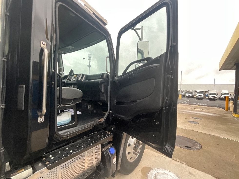 Refrigerated Truck-Light and Medium Duty Trucks-Hino-2020-268-Milford-DE-170,181\n\t\tmiles-$ 49,000 - Image 17