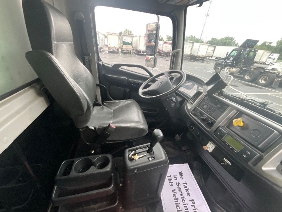 Refrigerated Truck-Light and Medium Duty Trucks-Hino-2020-268-Milford-DE-170,181\n\t\tmiles-$ 49,000 - Image 19