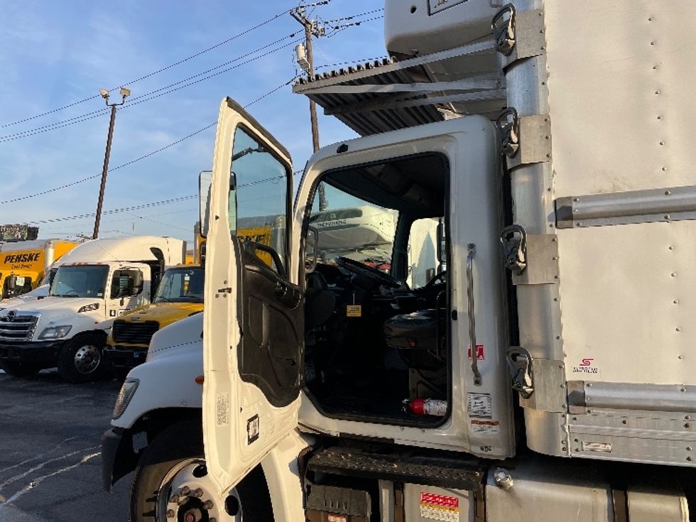 Refrigerated Truck-Light and Medium Duty Trucks-Hino-2020-268-Phoenix-AZ-195,388\n\t\tmiles-$ 57,750 - Image 15