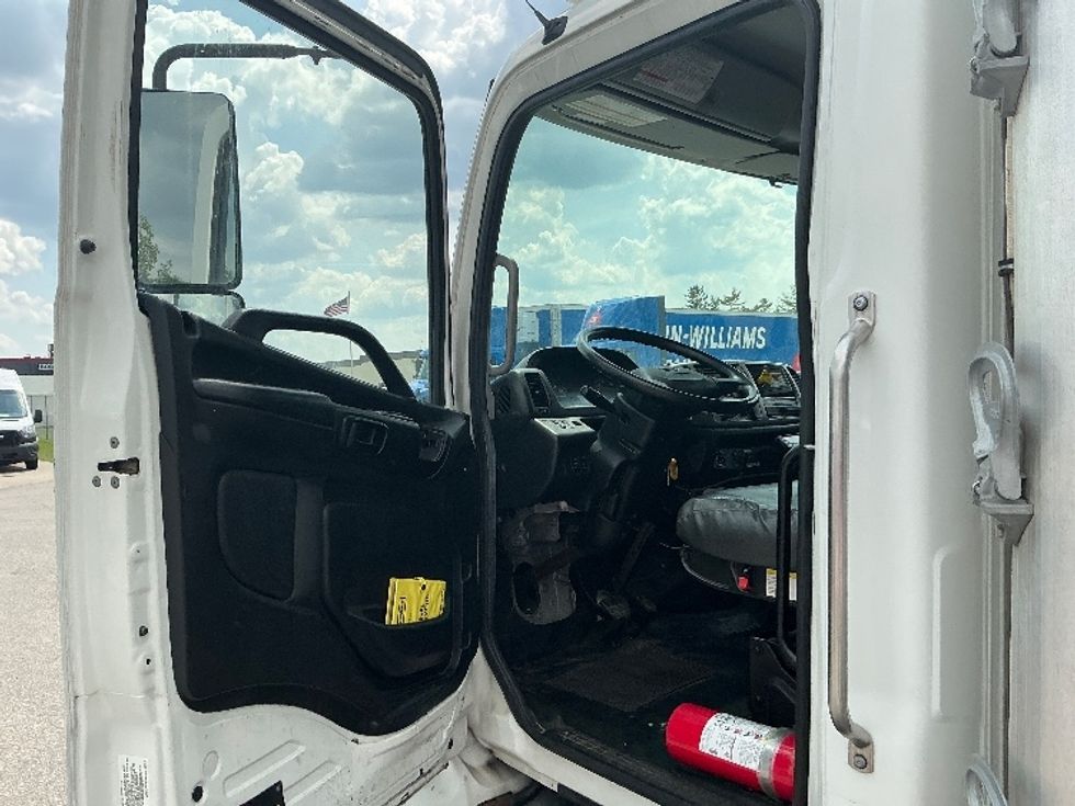 Refrigerated Truck-Light and Medium Duty Trucks-Hino-2020-268-Piqua-OH-163,106\n\t\tmiles-$ 67,500 - Image 16