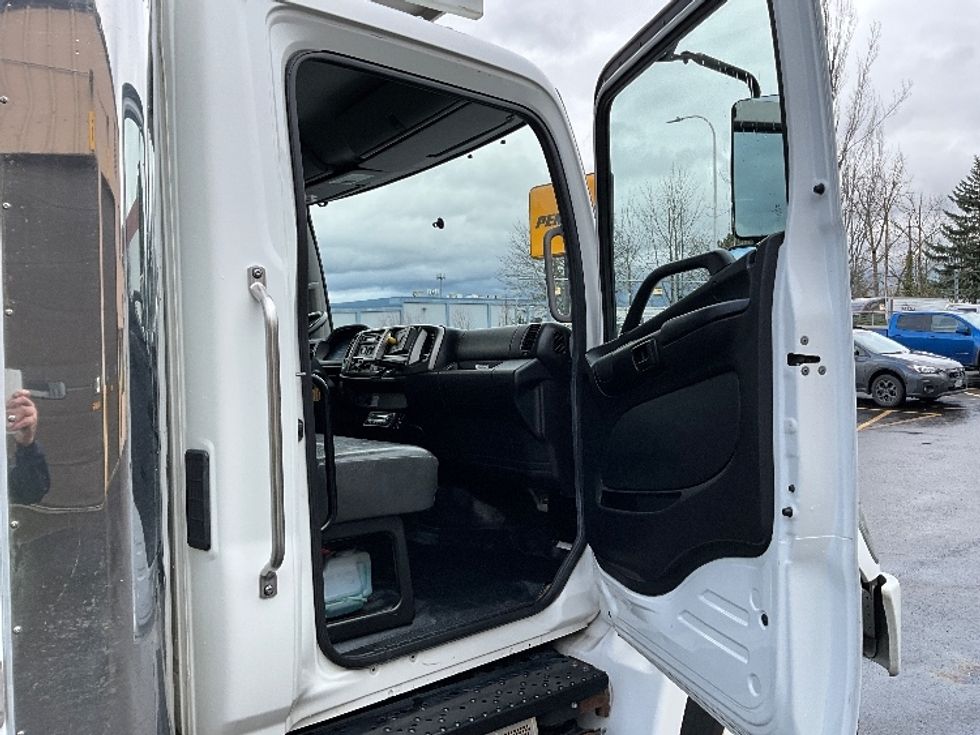 Refrigerated Truck-Light and Medium Duty Trucks-Hino-2020-268-Portland-OR-197,192\n\t\tmiles-$ 58,500 - Image 20