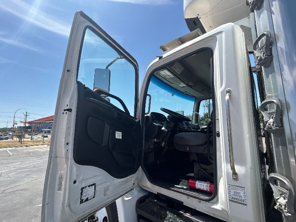 Refrigerated Truck-Light and Medium Duty Trucks-Hino-2020-268-San Antonio-TX-211,387\n\t\tmiles-$ 58,500 - Image 16