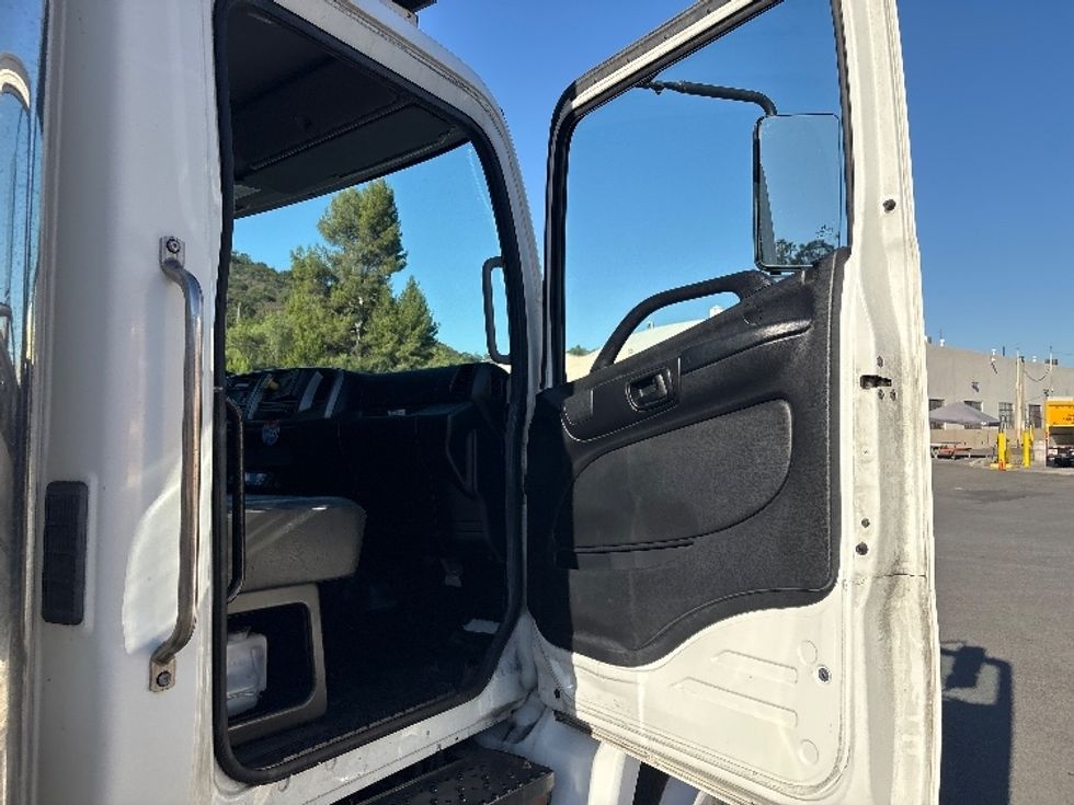 Refrigerated Truck-Light and Medium Duty Trucks-Hino-2020-268-Torrance-CA-144,235\n\t\tmiles-$ 70,500 - Image 18