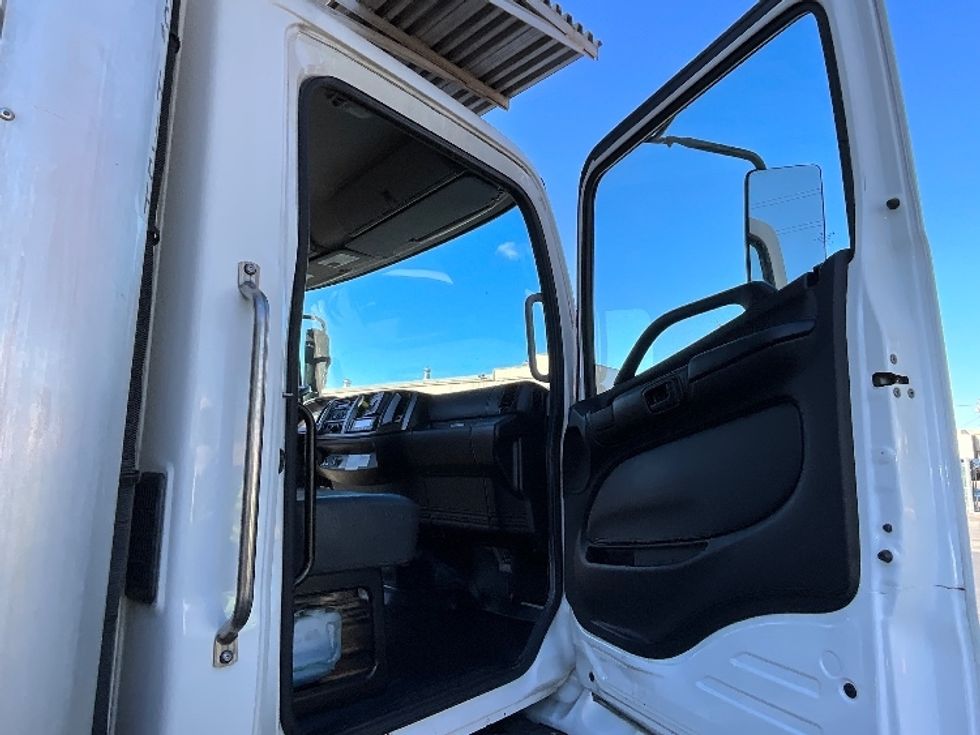 Refrigerated Truck-Light and Medium Duty Trucks-Hino-2020-268-West Sacramento-CA-174,451\n\t\tmiles-$ 64,500 - Image 20